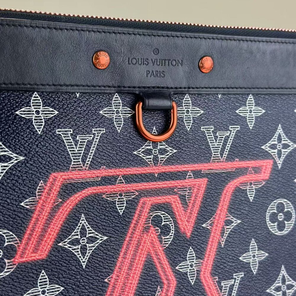 Louis Vuitton Monogram Canvas LV limited Edition Large Clutch - Picture 6 of 9
